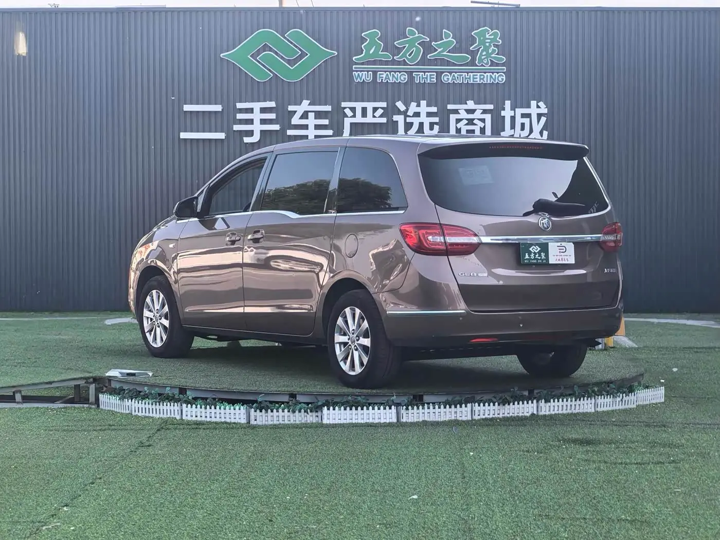 Buick GL8 2019 — Photo 17/19
