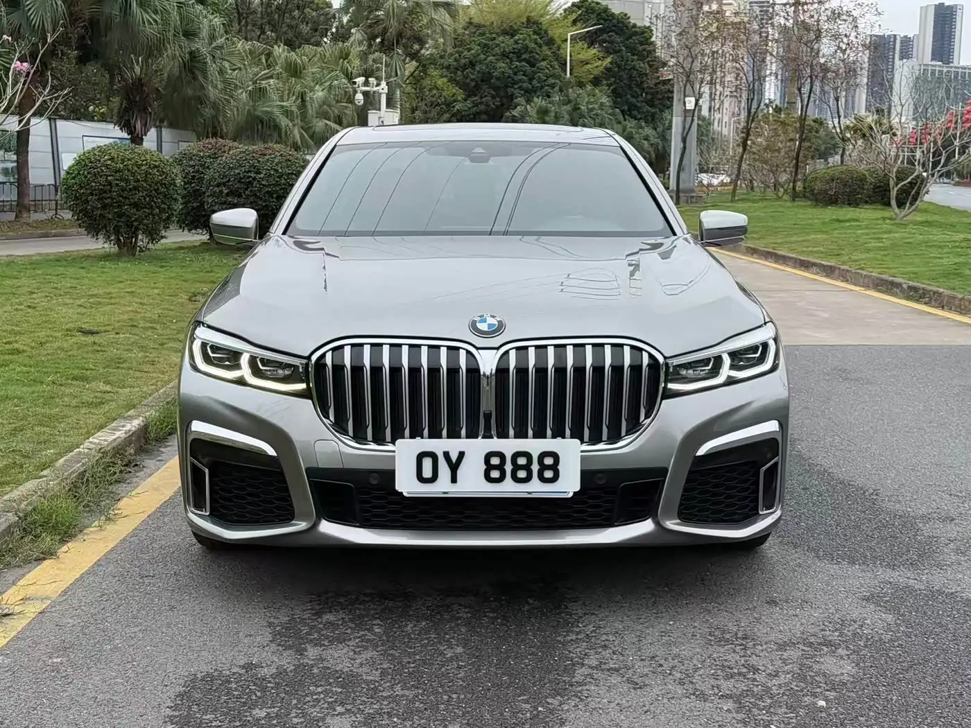 BMW 7 Series 2020 — Photo 2/11