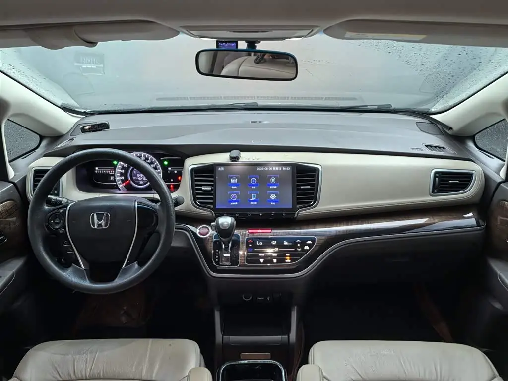 Honda Odyssey 2018 — Фото 7/20