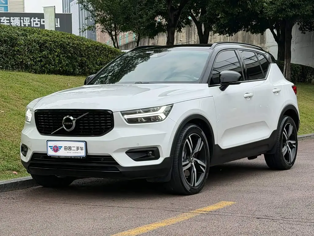 Volvo XC40 2020 — Фото 1/14