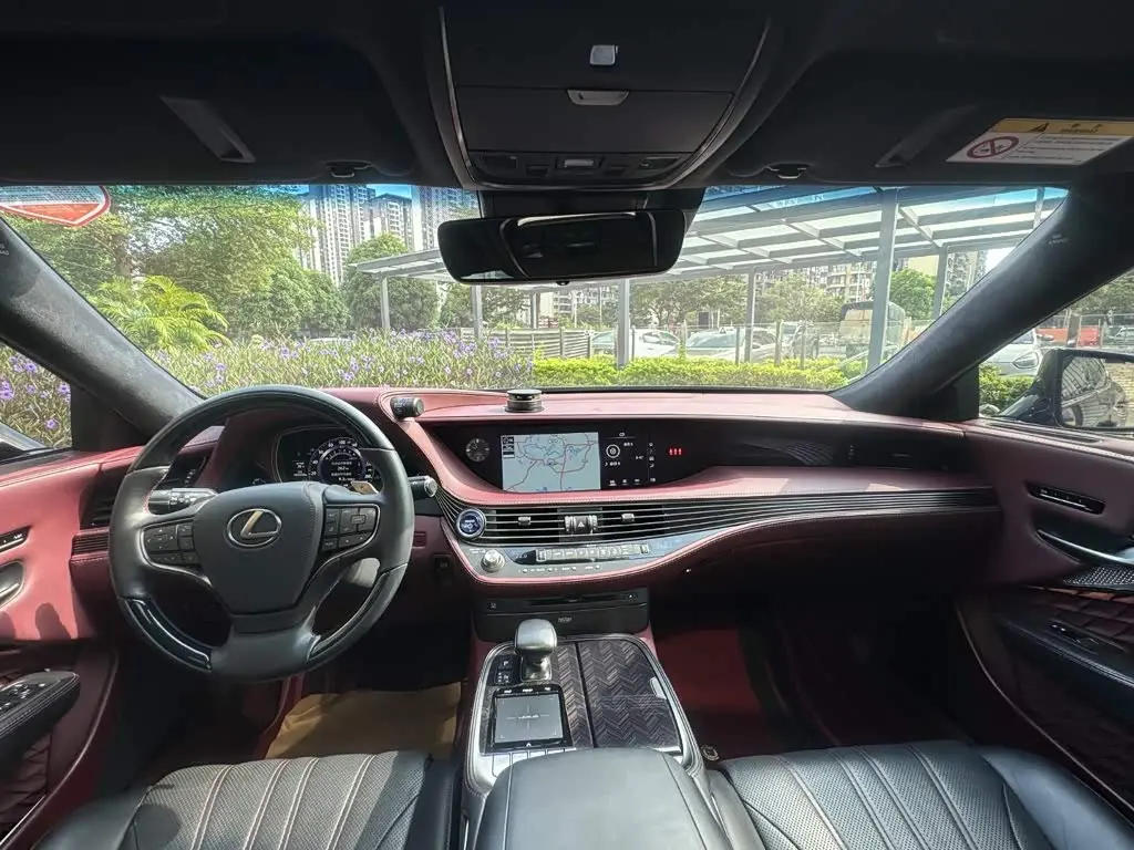 Lexus LS 2020 — Photo 9/19