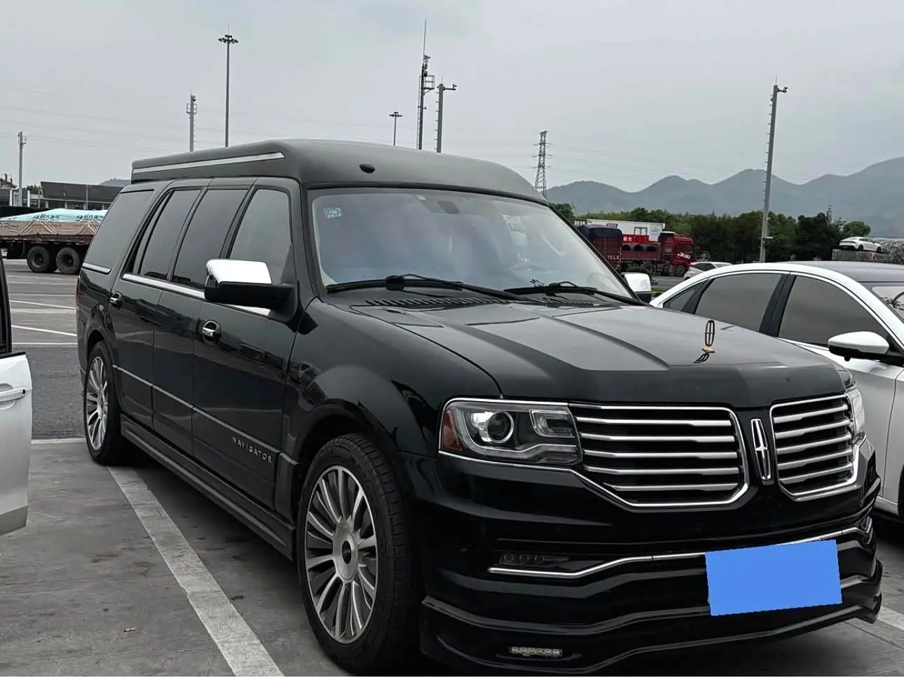 Lincoln Navigator 2018 — Photo 2/16