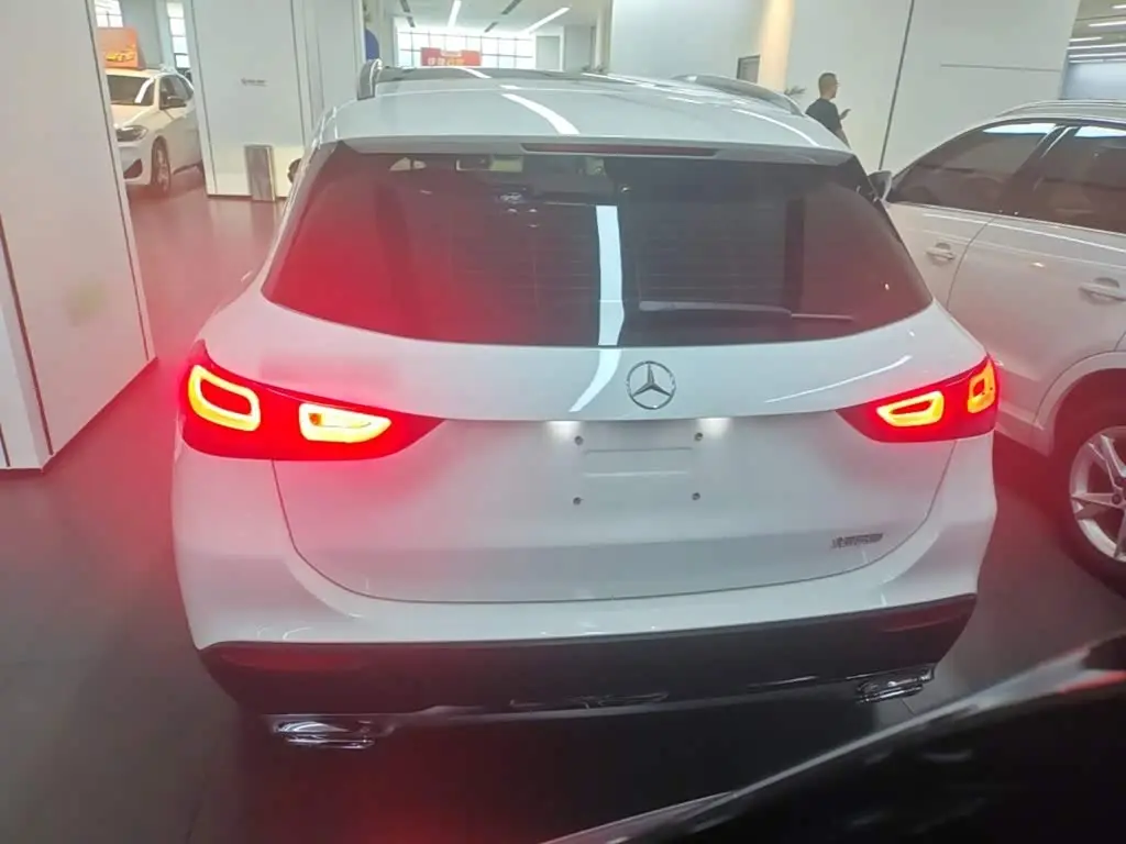 Mercedes-Benz GLA 2023 — Фото 6/20