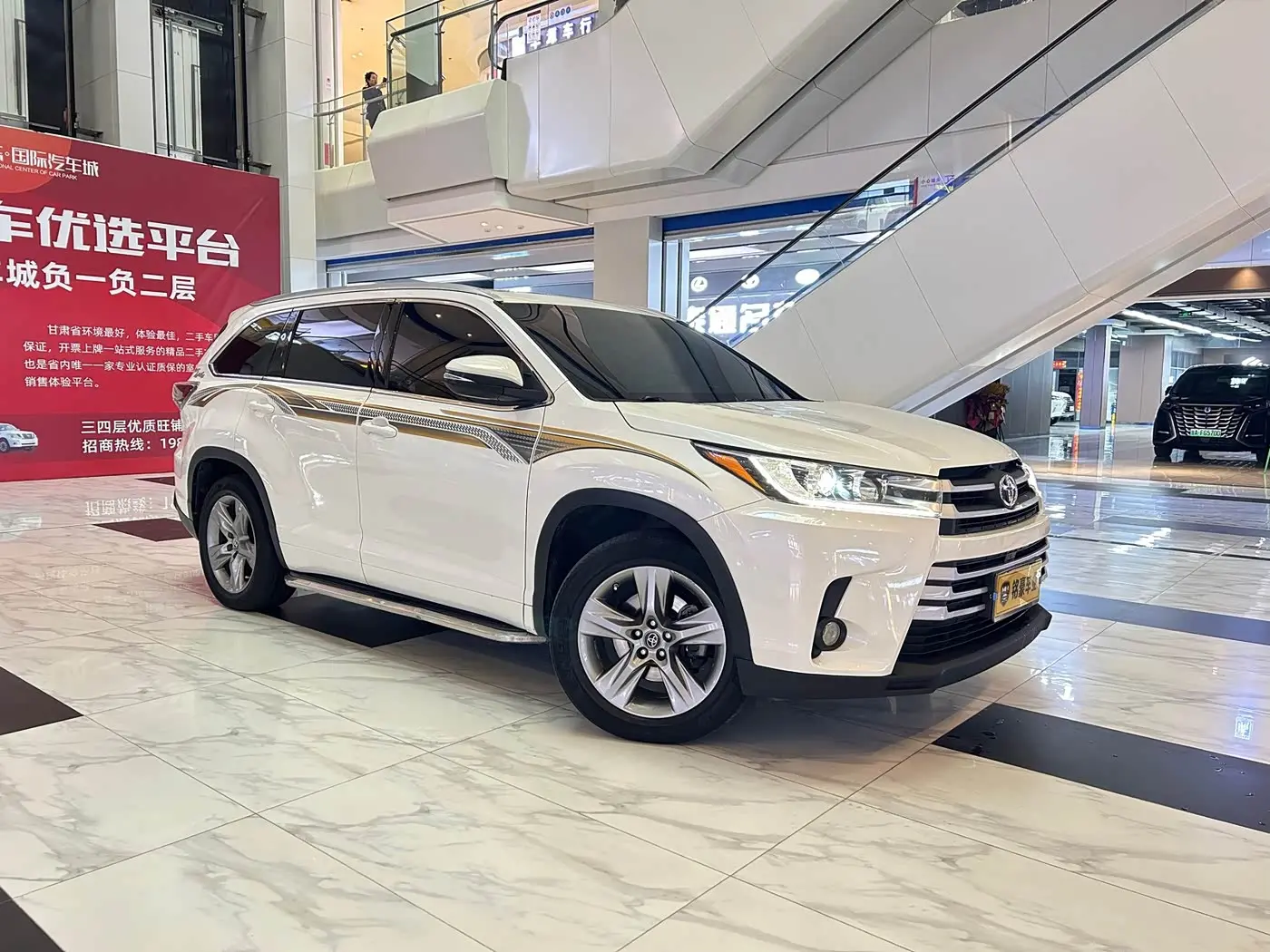 Toyota Highlander 2016 — Фото 1/16