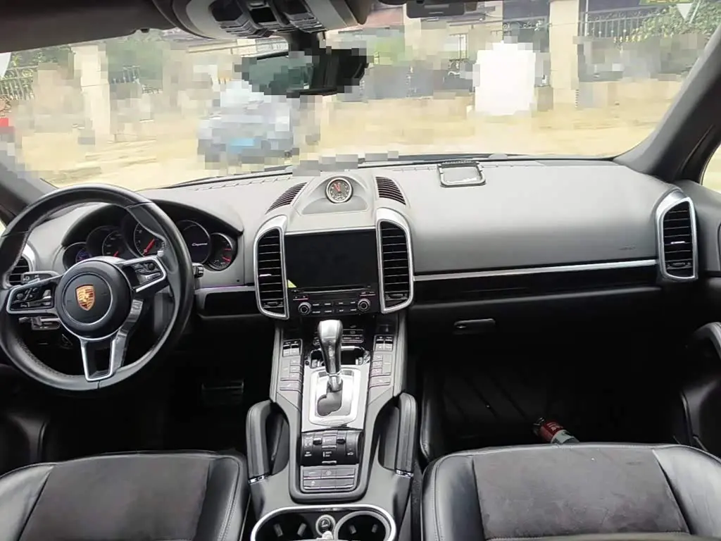 Porsche Cayenne 2018 — Photo 11/12