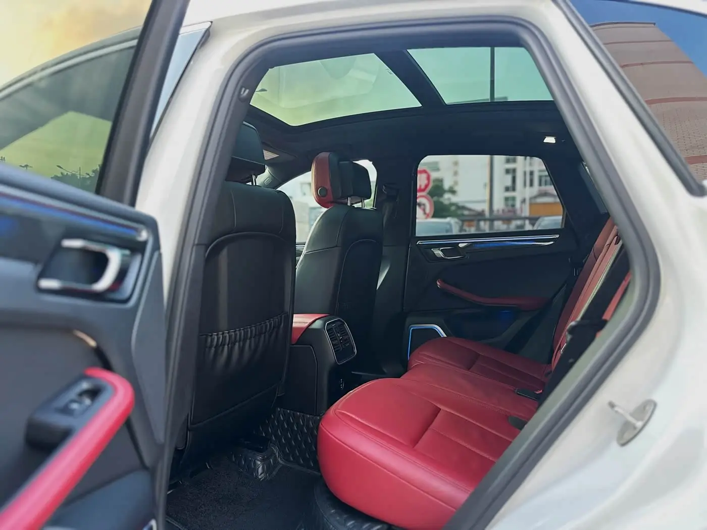 Porsche Macan 2023 — Photo 12/14