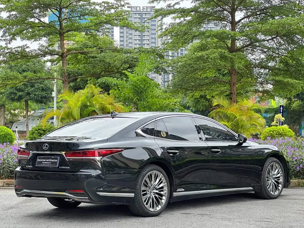 Lexus LS 2020 — Photo 7/19