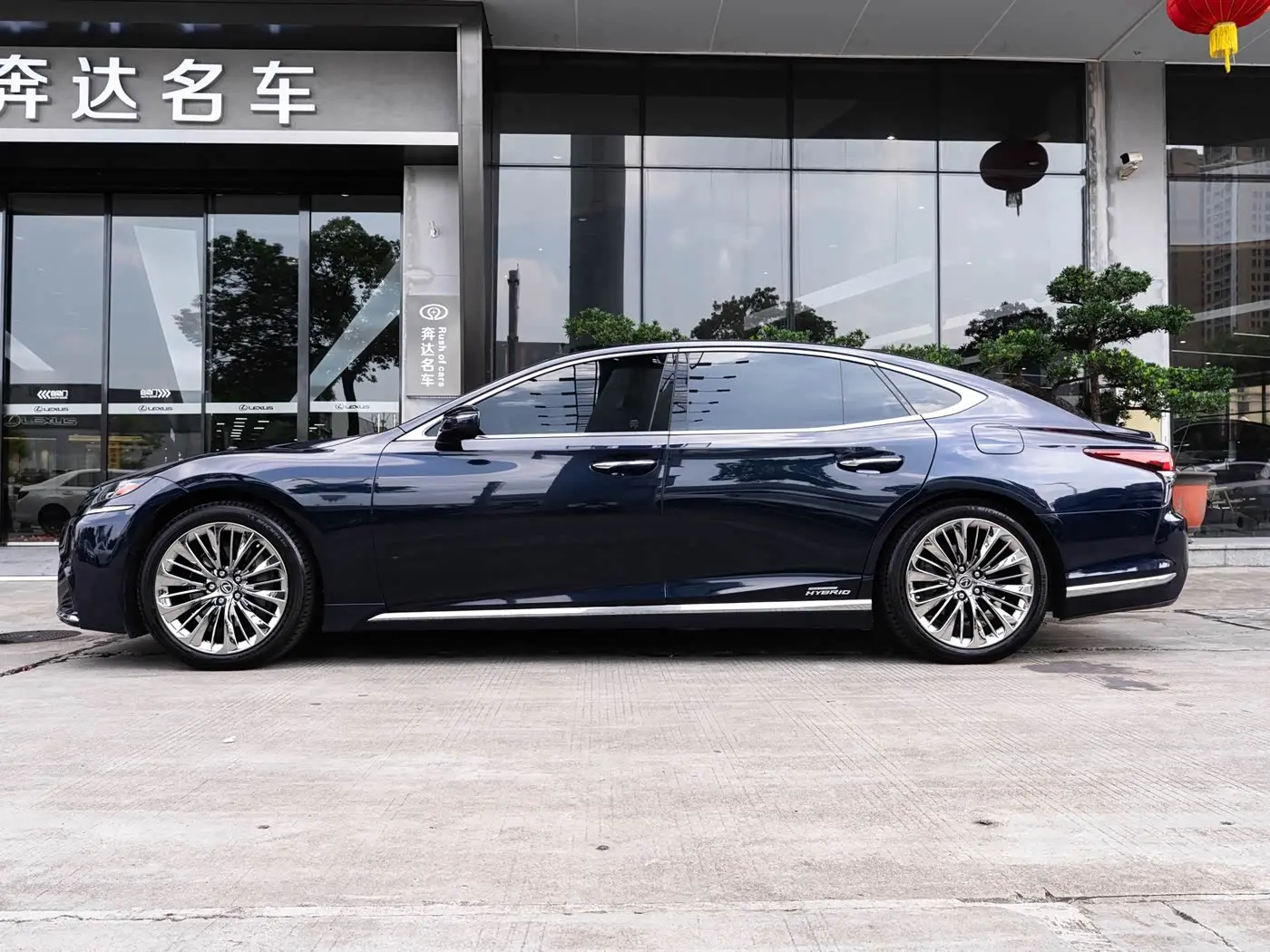 Lexus LS 2018 — Фото 4/20