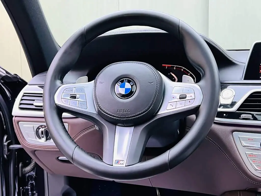 BMW 7 Series 2021 — Photo 10/17
