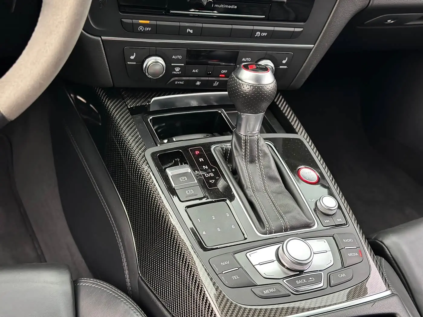 Audi RS 6 2018 — Şəkil 11/17