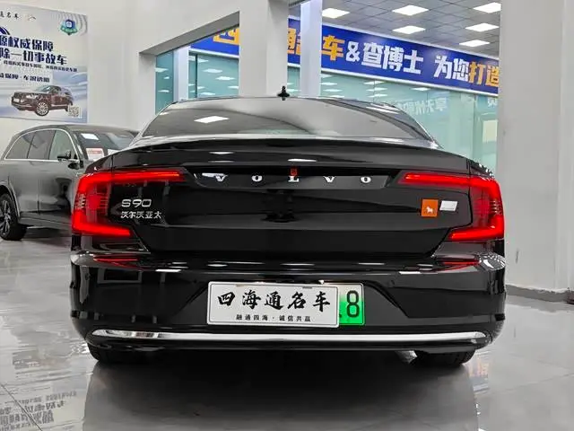 Volvo S90 Plug-in Hybrid 2024 — Фото 10/16