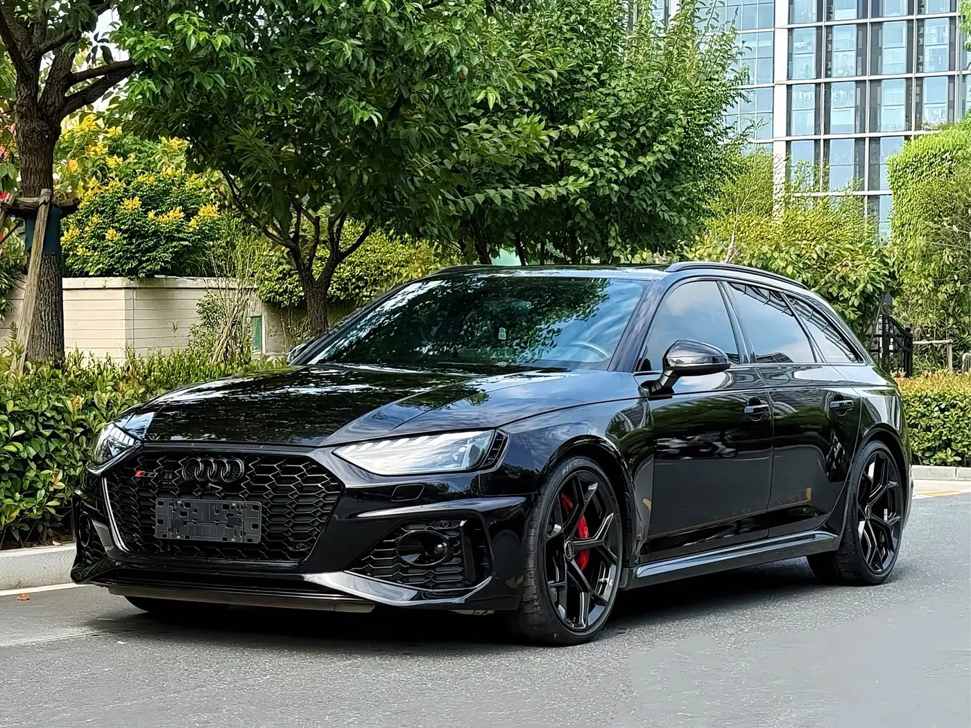 Audi RS 4 2025 — Фото 1/15