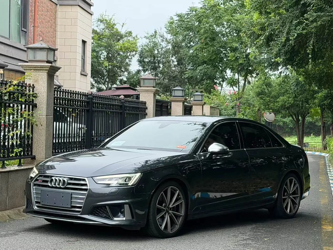 Audi S4 2019 — Photo 2/9