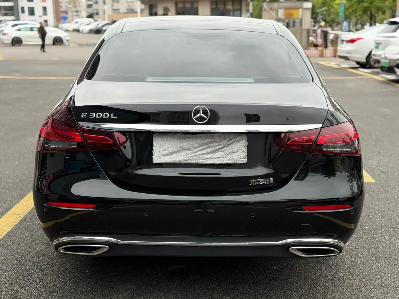 Mercedes-Benz E-Class 2022 — Photo 8/9