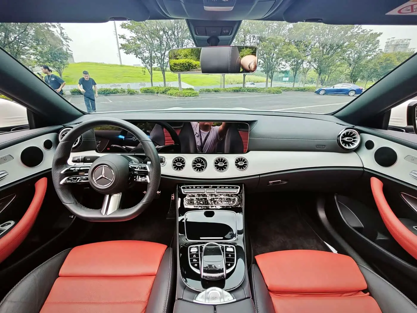 Mercedes-Benz E-Class 2022 — Photo 8/15