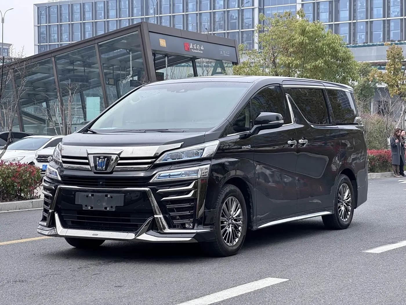 Toyota Vellfire 2022 — Photo 1/20