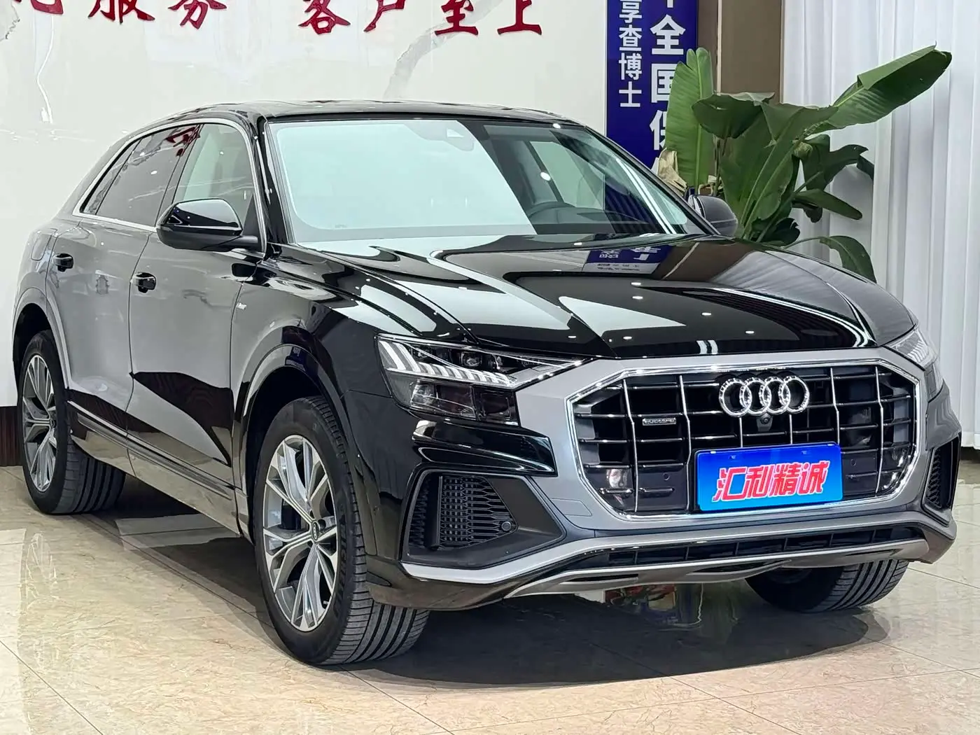 Audi Q8 2021 — Photo 3/20