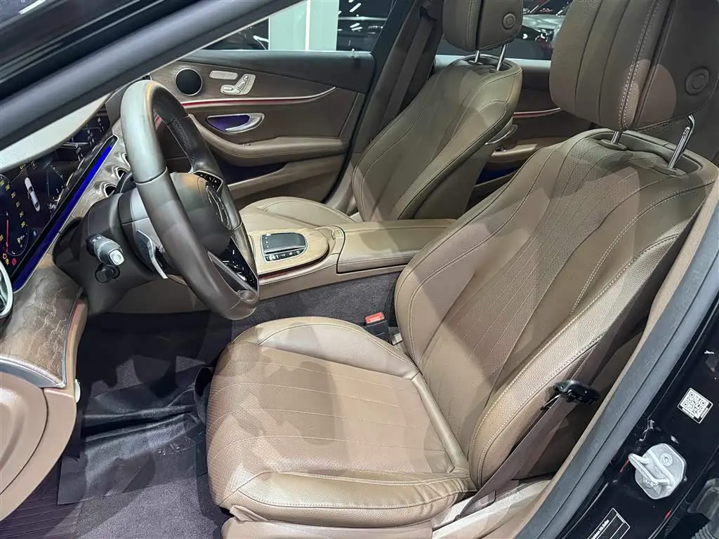 Mercedes-Benz E-Class 2020 — Photo 17/20