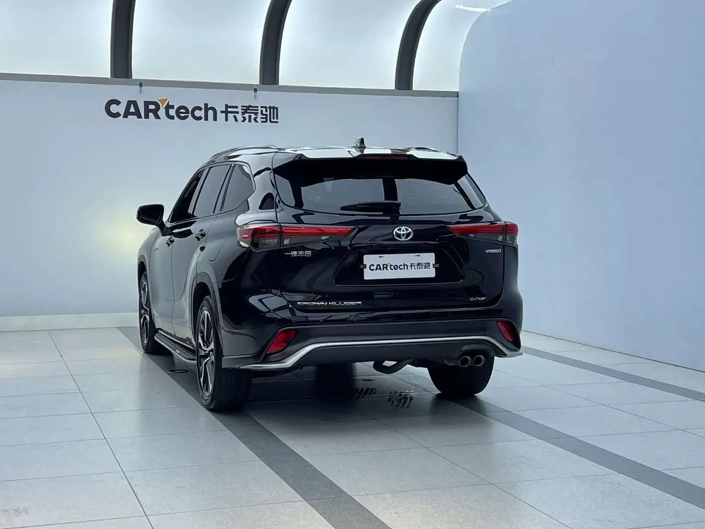Toyota Crown Kluger 2022 — Photo 3/9