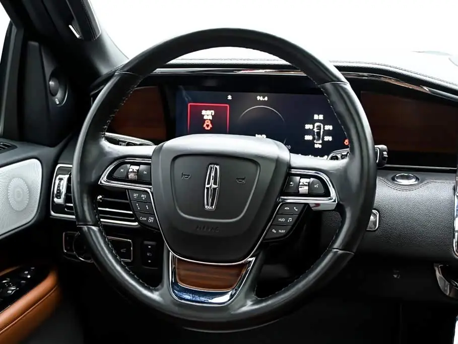 Lincoln Navigator 2020 — Photo 19/20