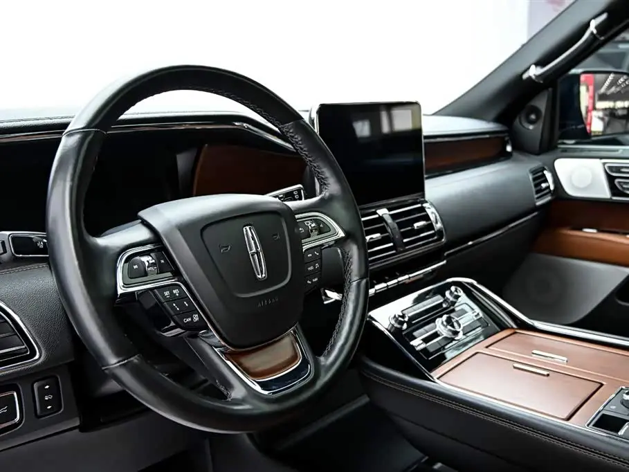 Lincoln Navigator 2020 — Photo 14/20