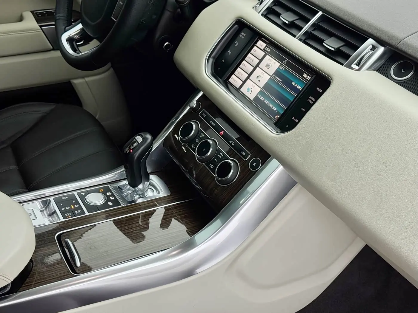 Land Rover Range Rover Sport 2014 — Photo 13/20