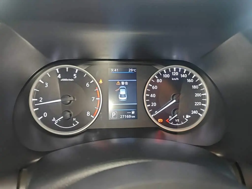Nissan Sylphy 2025 — Photo 12/20