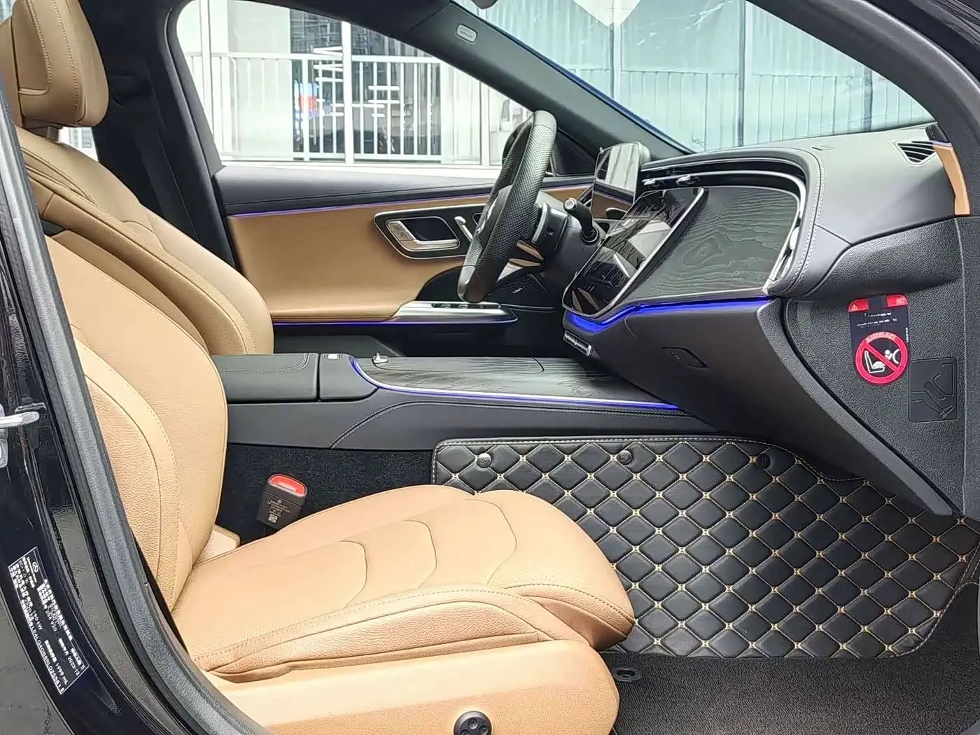 Mercedes-Benz E-Class 2023 — Photo 6/11