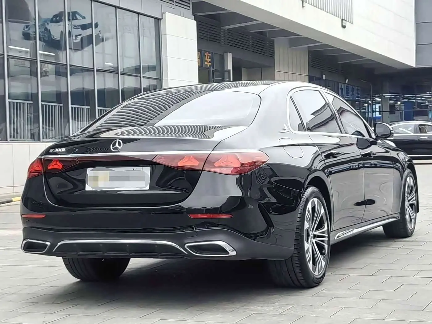 Mercedes-Benz E-Class 2023 — Photo 11/11