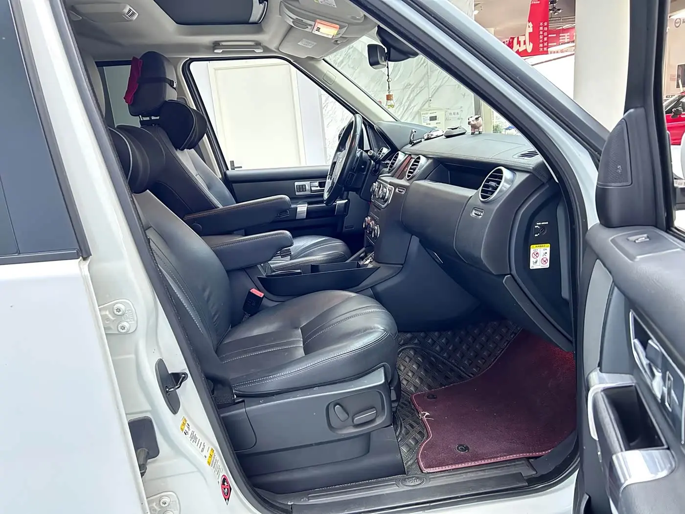 Land Rover Discovery 2017 — Photo 10/20