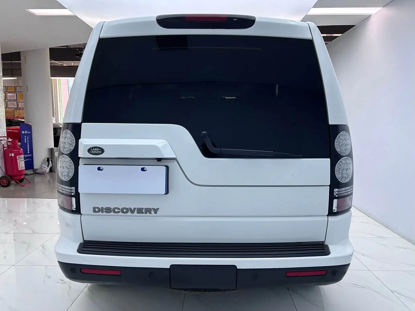 Land Rover Discovery 2017 — Photo 6/20
