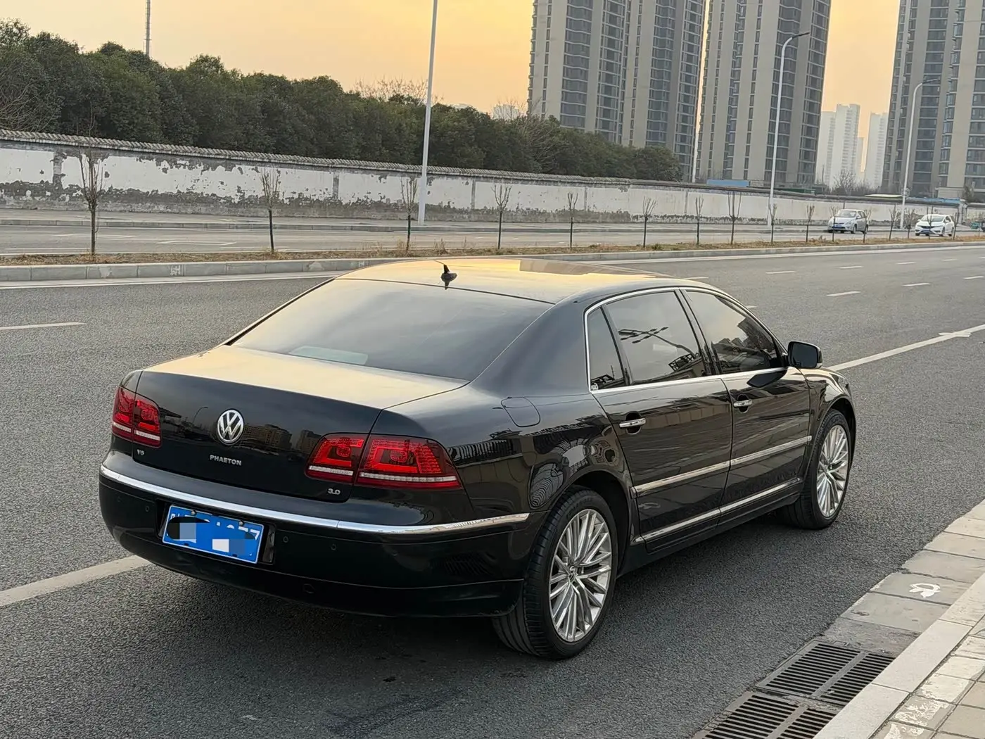 Volkswagen Phaeton 2016 — Фото 17/18