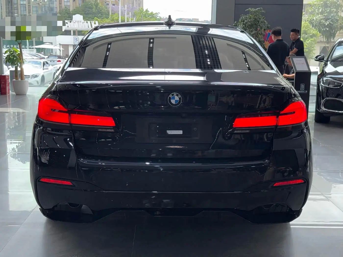 BMW 5 Series 2021 — Photo 9/10