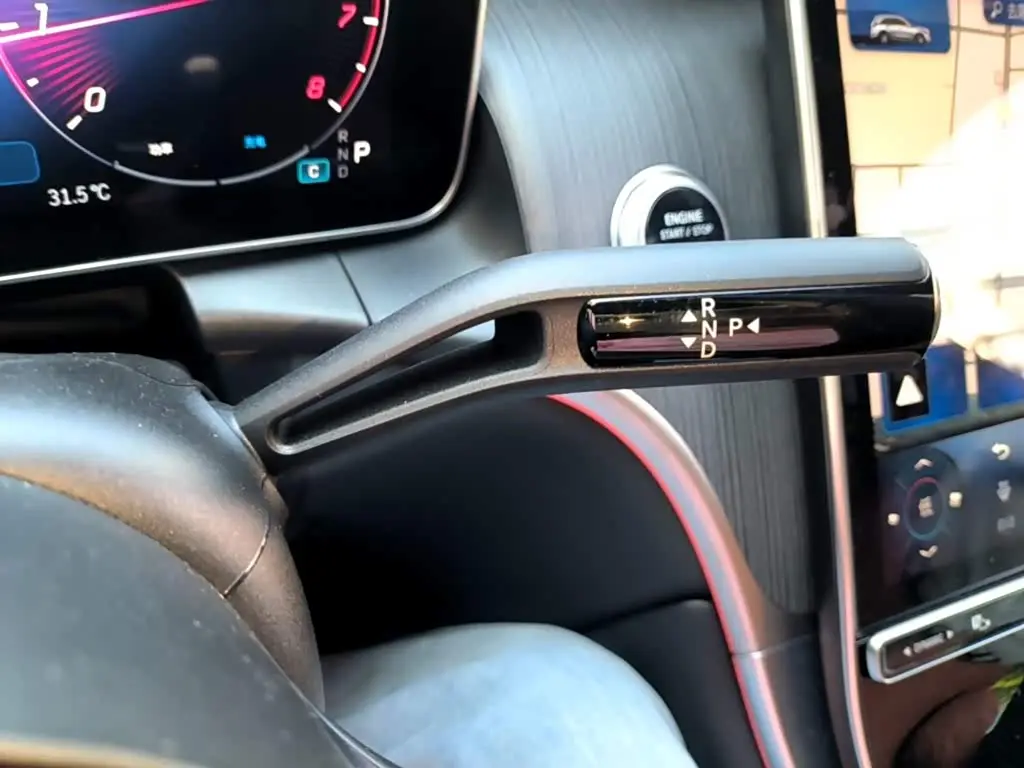 Mercedes-Benz GLC 2025 — Photo 14/20