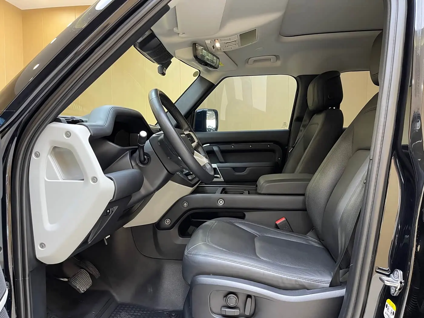 Land Rover Defender 2023 — Photo 4/18
