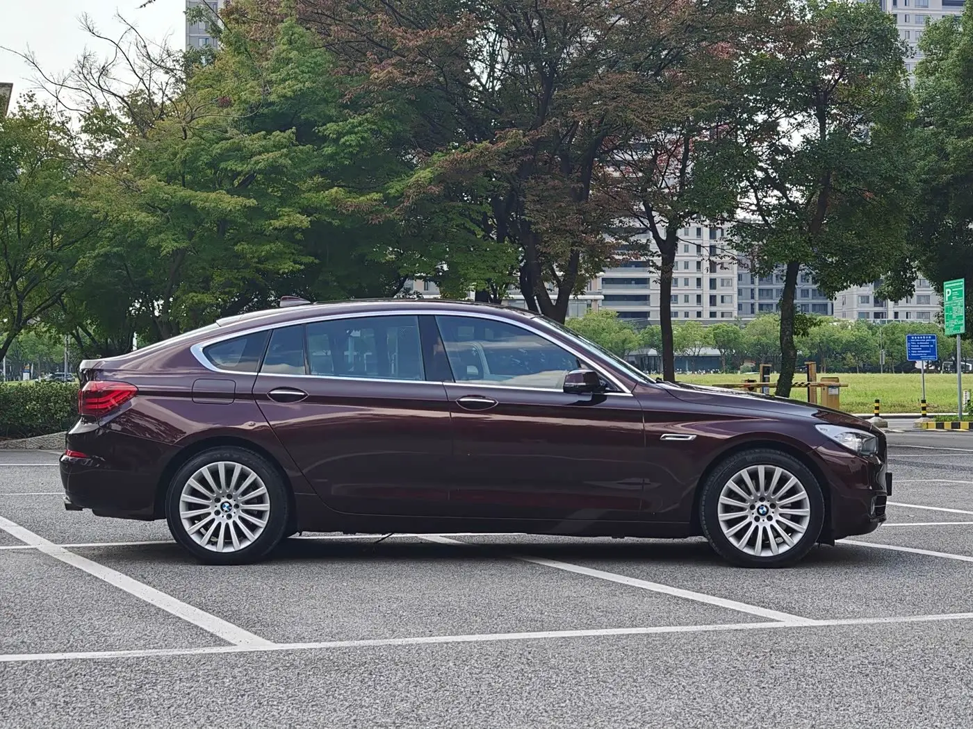 BMW 5 Series GT 2016 — Photo 8/16