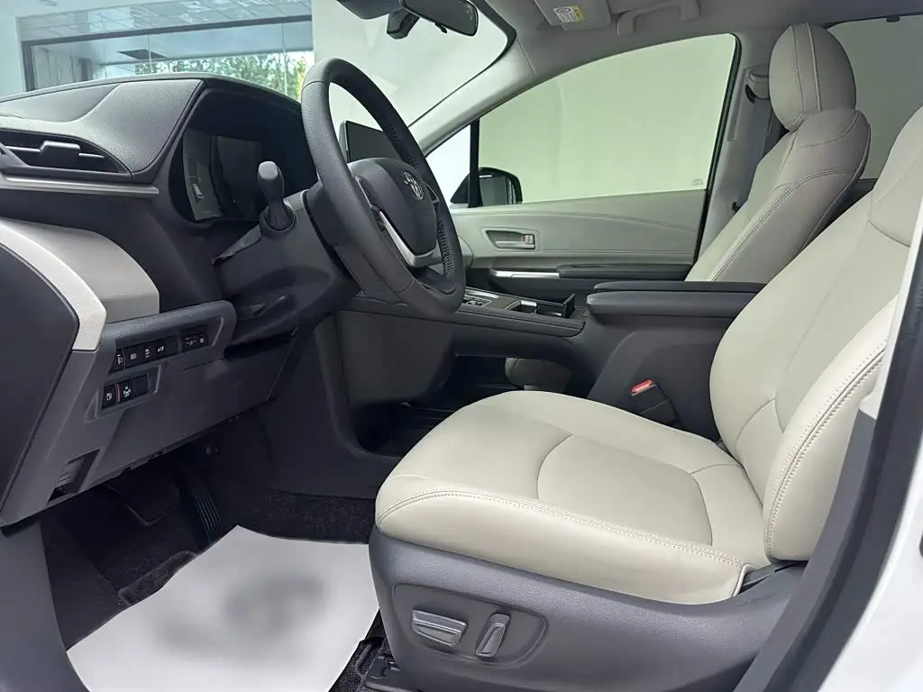Toyota Sienna 2026 — Şəkil 20/20