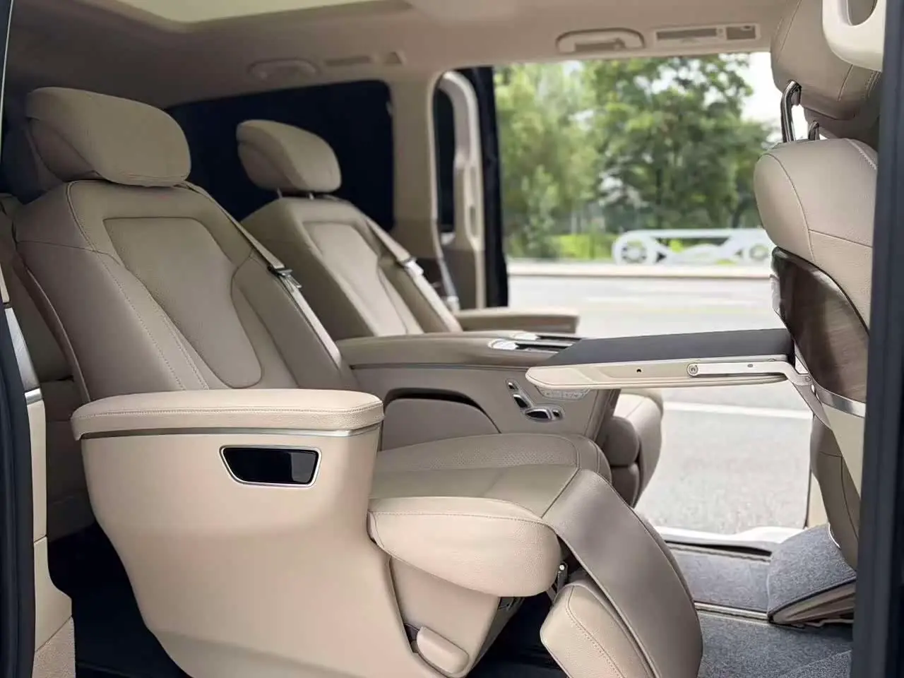 Mercedes-Benz V-Class 2022 — Şəkil 9/19