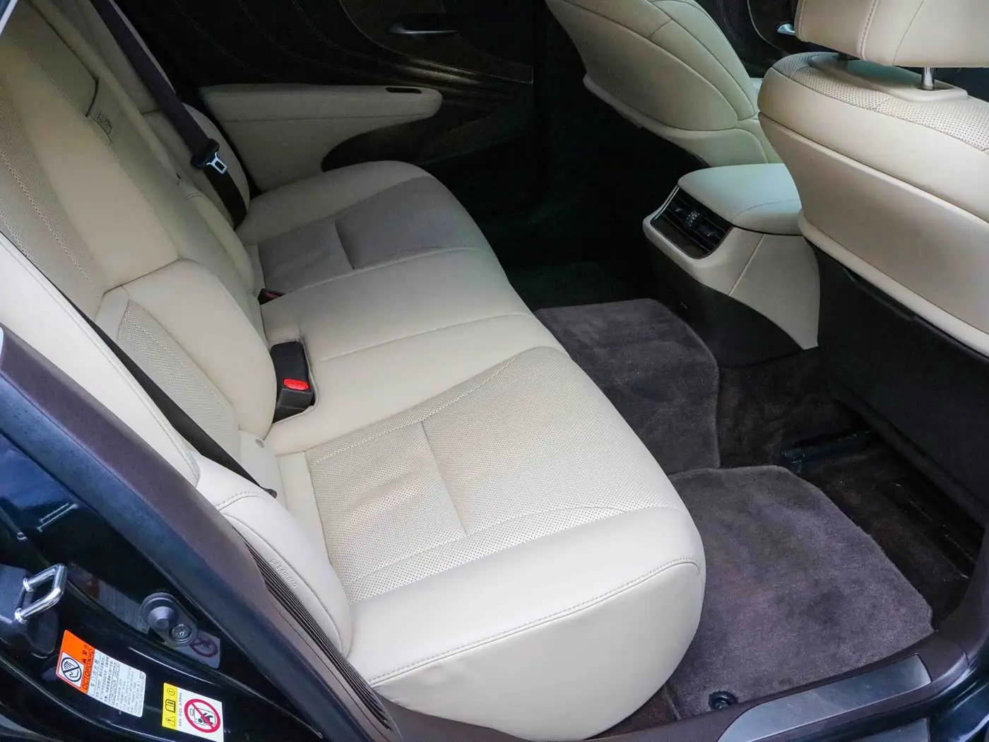 Lexus LS 2018 — Photo 12/15
