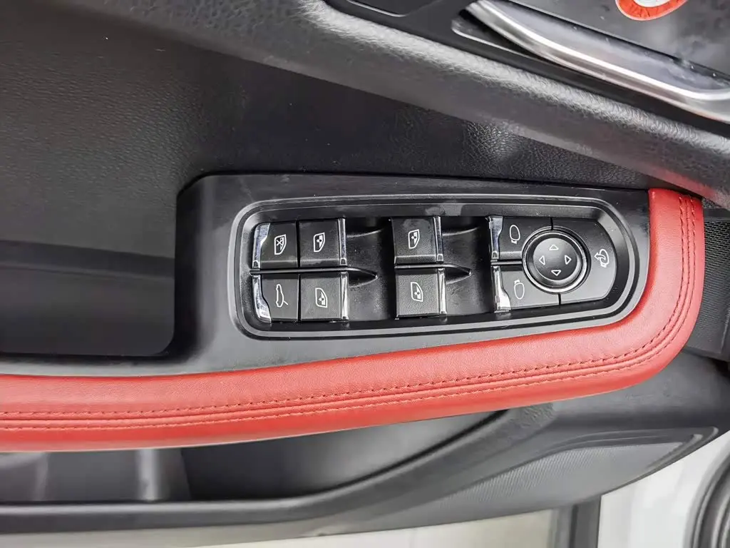 Porsche Macan 2021 — Photo 9/20