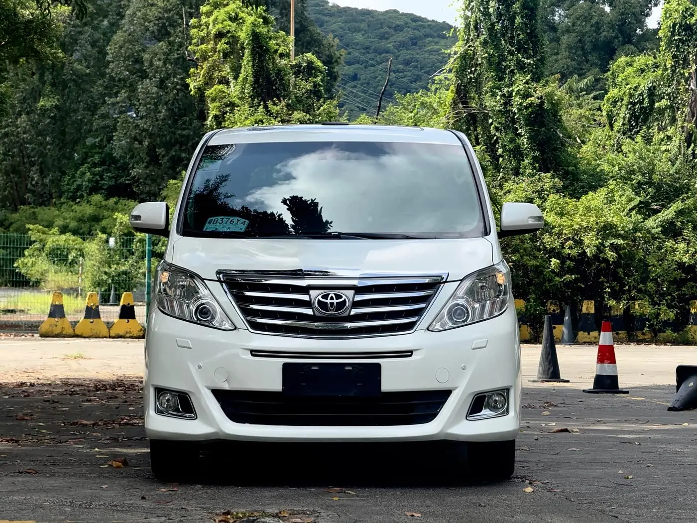 Toyota Alphard 2015 — Photo 2/20