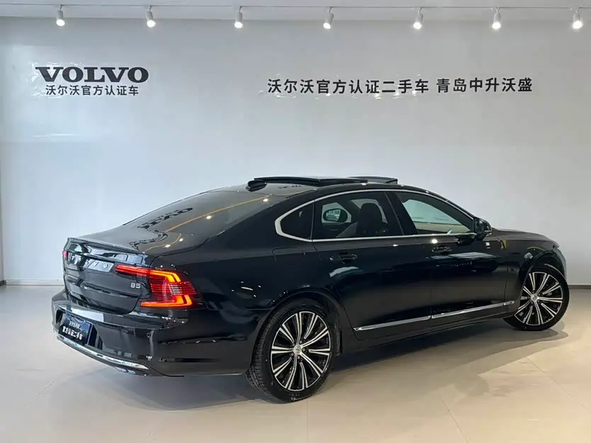 Volvo S90 2025 — Photo 2/9