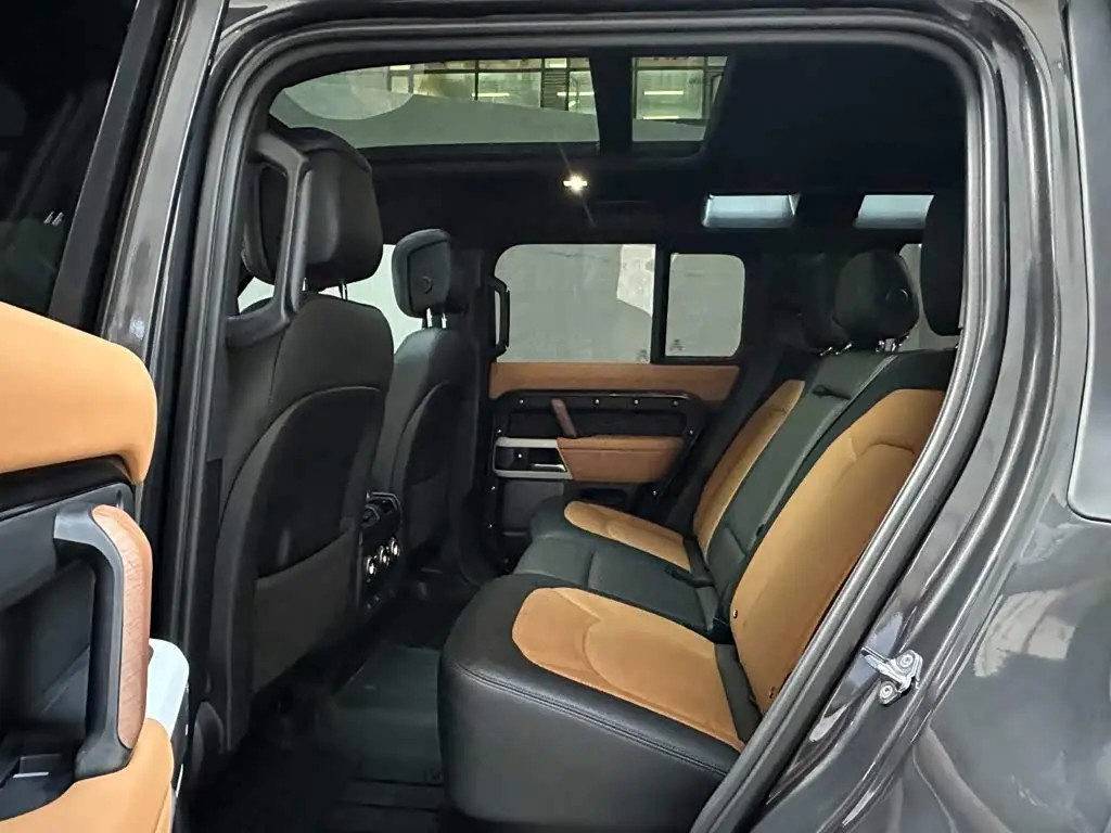 Land Rover Defender 2024 — Фото 10/15