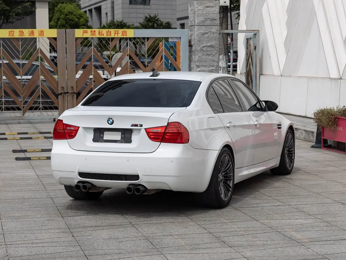 BMW M3 2010 — Photo 8/20