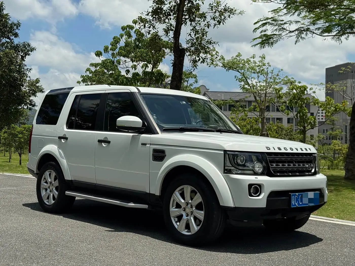 Land Rover Discovery 2014 — Photo 3/9