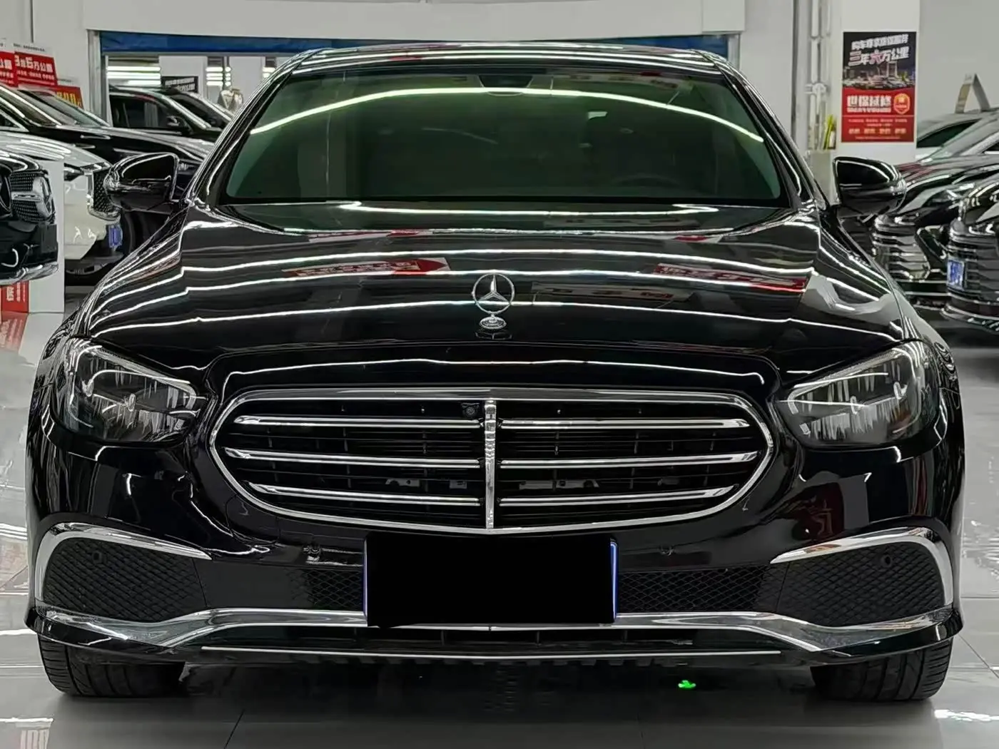 Mercedes-Benz E-Class 2022 — Photo 2/9
