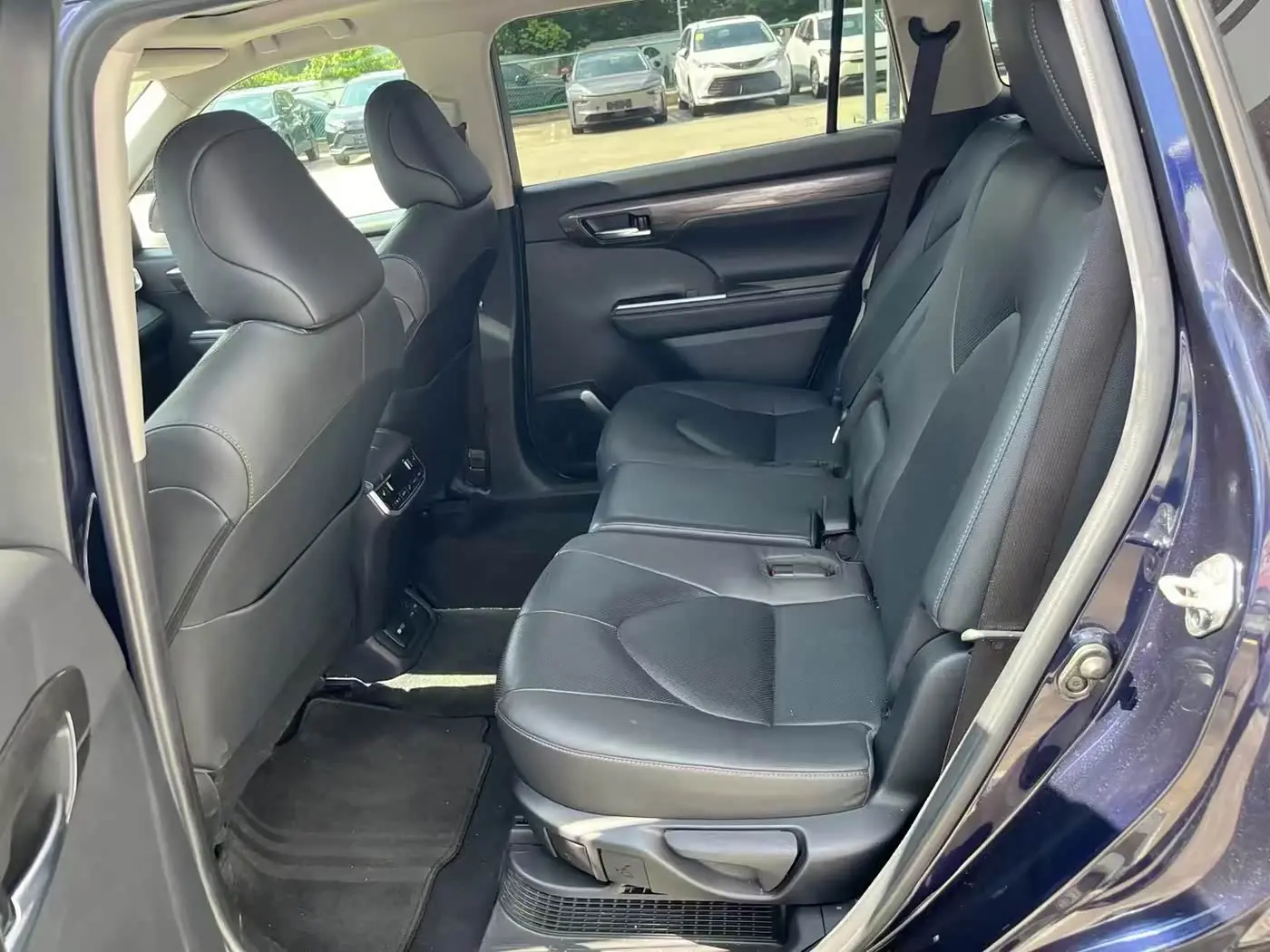Toyota Highlander 2021 — Photo 4/8
