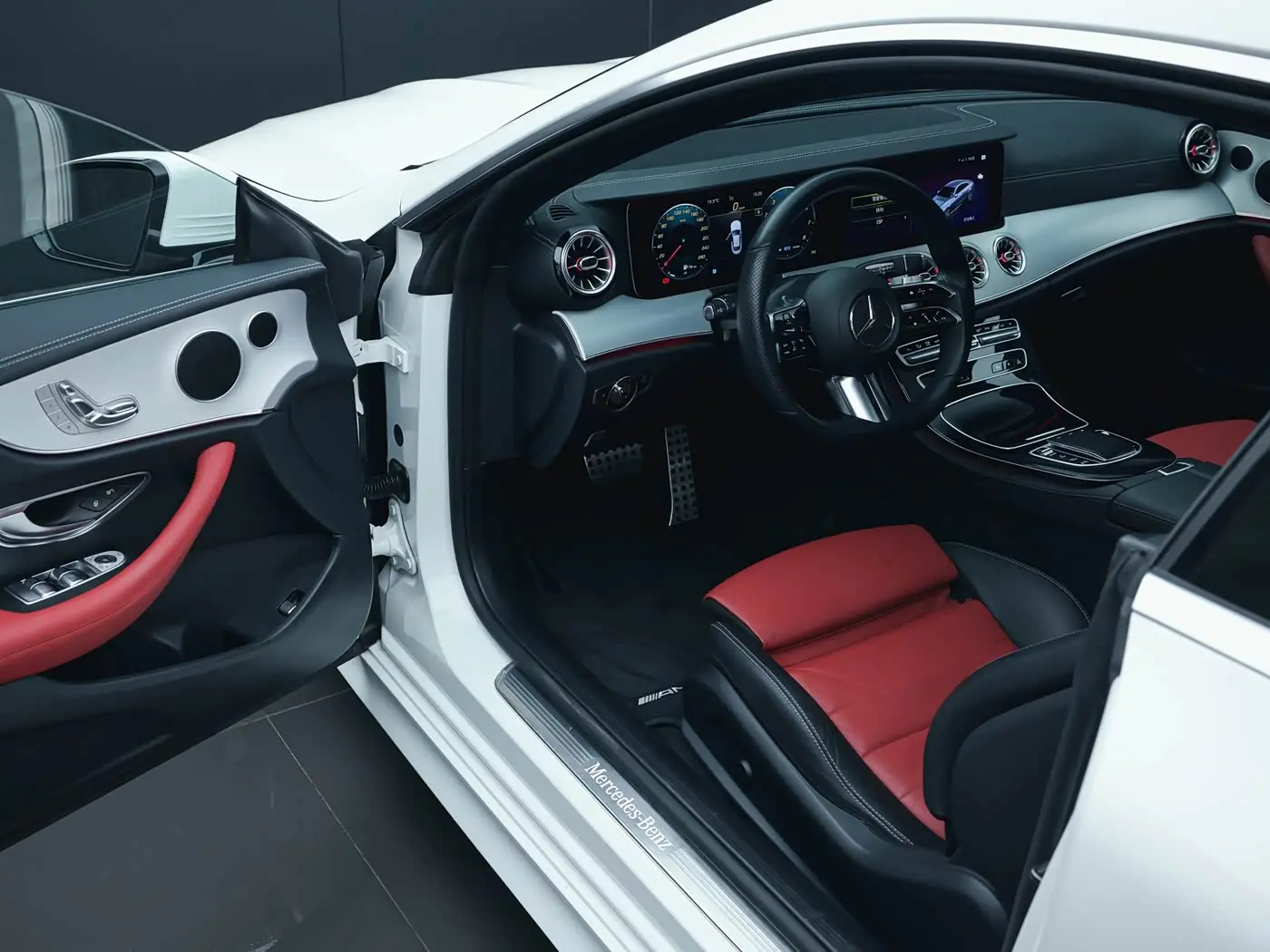 Mercedes-Benz E-Class 2021 — Photo 14/20