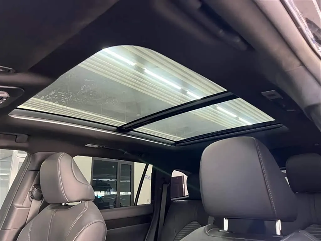Toyota Crown Kluger 2024 — Photo 19/20