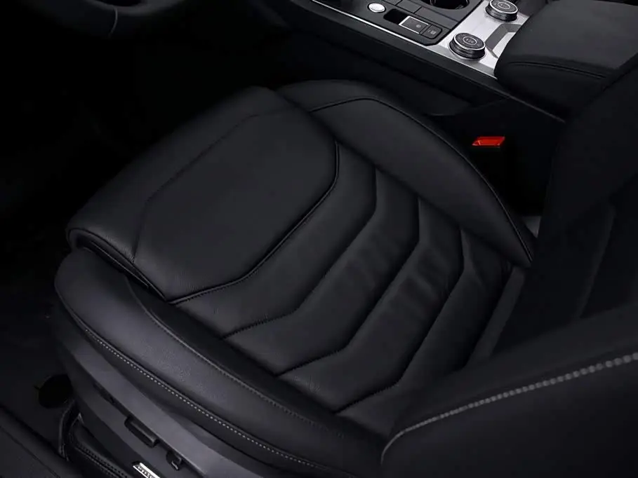 Volkswagen Touareg 2023 — Photo 13/17